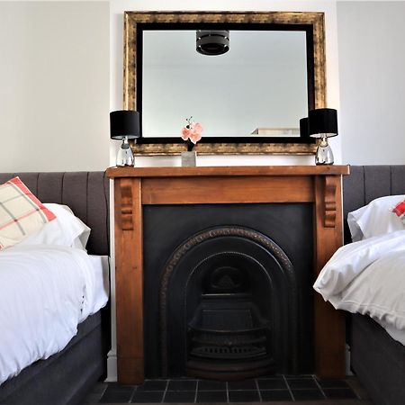 Victoria 4 Bedroom Serviced House Short Lets - Near Northampton Gen Hosp & Town Centre エクステリア 写真