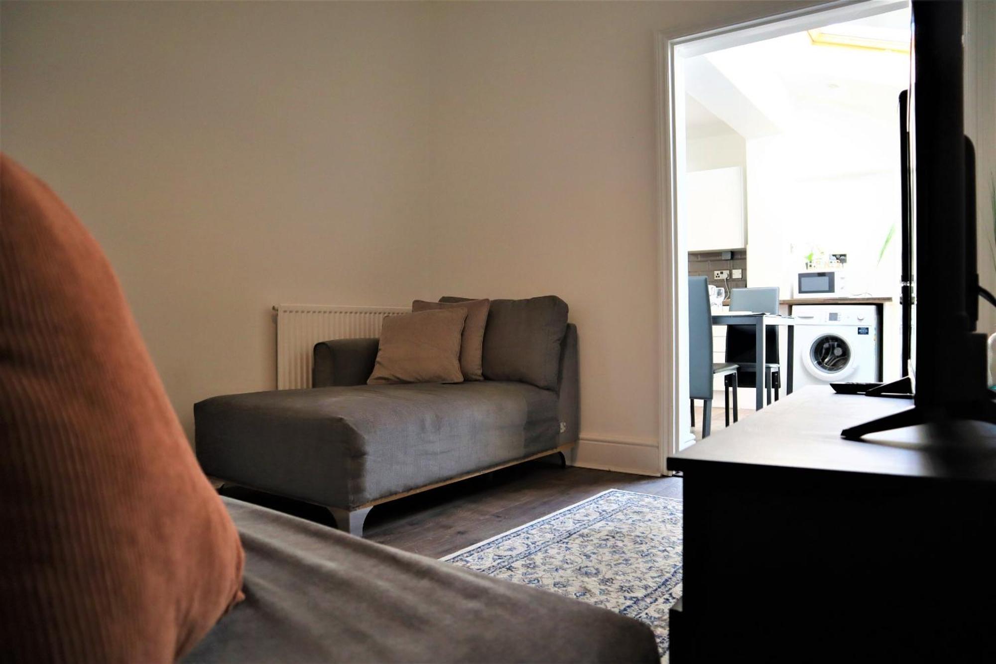 Victoria 4 Bedroom Serviced House Short Lets - Near Northampton Gen Hosp & Town Centre エクステリア 写真