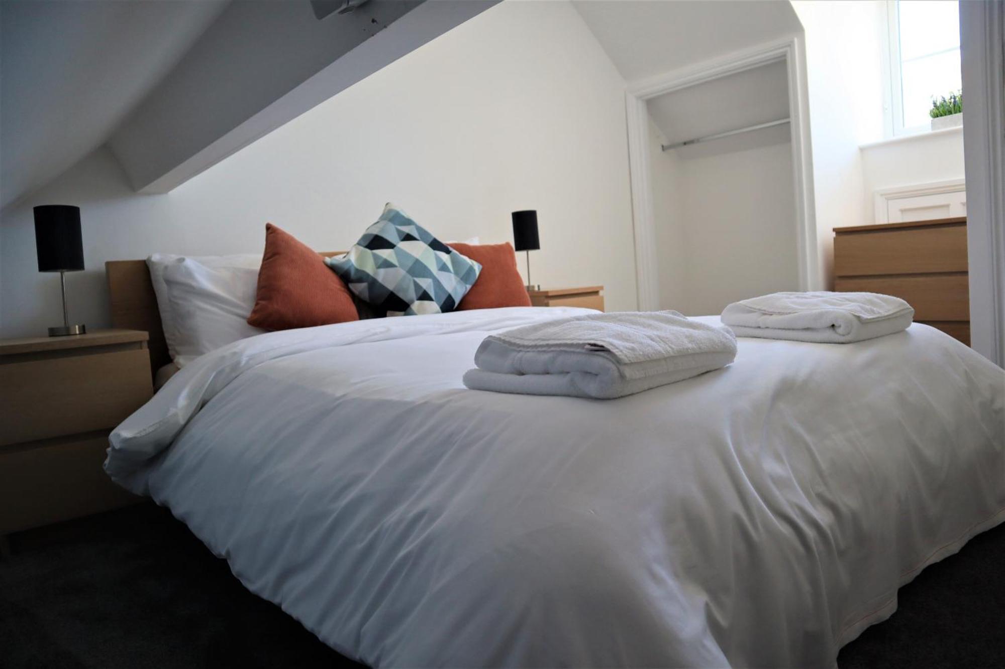 Victoria 4 Bedroom Serviced House Short Lets - Near Northampton Gen Hosp & Town Centre エクステリア 写真