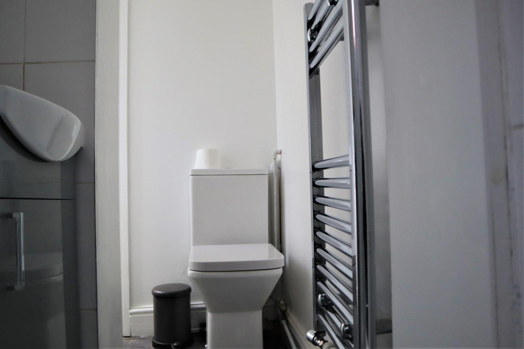 Victoria 4 Bedroom Serviced House Short Lets - Near Northampton Gen Hosp & Town Centre エクステリア 写真